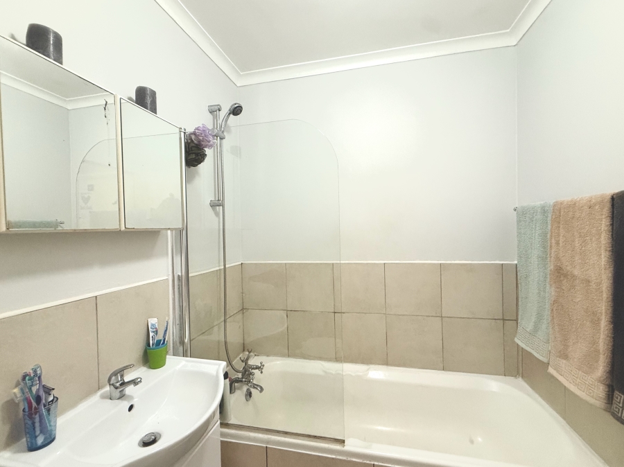 2 Bedroom Property for Sale in Table View Western Cape